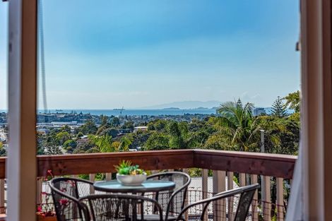 Photo of property in 10 Coronation Road, Glenfield, Auckland, 0627