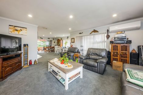 Photo of property in 20 Lothian Brae, Wattle Downs, Auckland, 2103