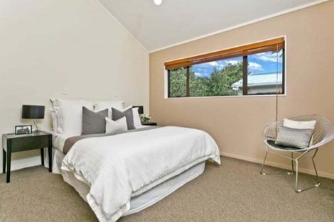Photo of property in 1/15 Aorangi Place, Birkenhead, Auckland, 0626