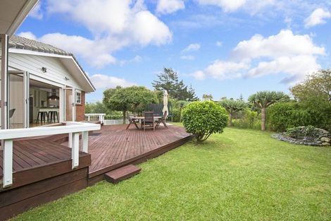 Photo of property in 22 Lochend Place, Highland Park, Auckland, 2010