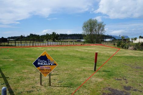 Photo of property in 37 Ocean View Rise, Ruakaka, 0116