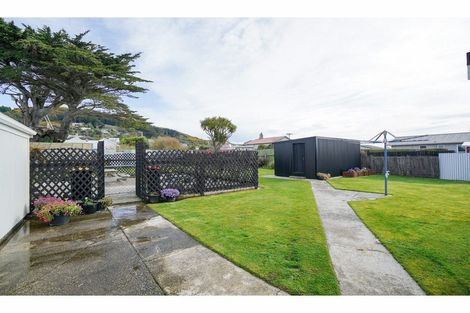 Photo of property in 220 Marine Parade, Bluff, 9814