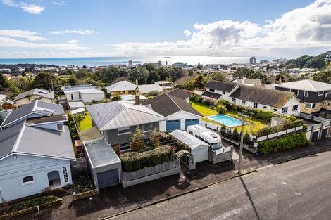 Photo of property in 14 Barrett Street, Westown, New Plymouth, 4310