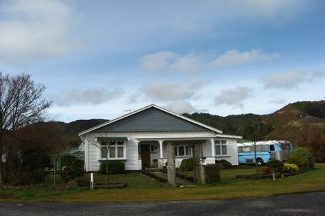 Photo of property in 3 Pitt Street, Reefton, 7830