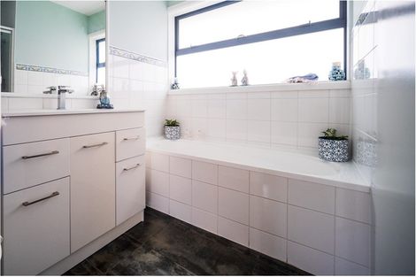 Photo of property in 103 Effingham Street, North New Brighton, Christchurch, 8083