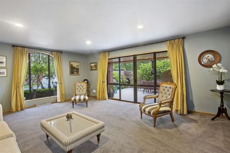 Photo of property in 100 Gardiners Road, Harewood, Christchurch, 8051