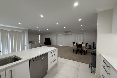 Photo of property in 35 Riverglade Parkway, Te Atatu South, Auckland, 0610