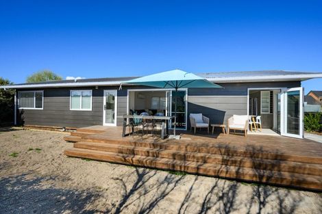 Photo of property in 10 Gladys Place, Kelvin Grove, Palmerston North, 4414