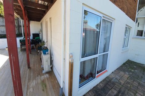 Photo of property in 16 Colin Wild Place, Glenfield, Auckland, 0629