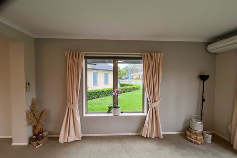 Photo of property in 1 Mcleod Place, Papamoa Beach, Papamoa, 3118