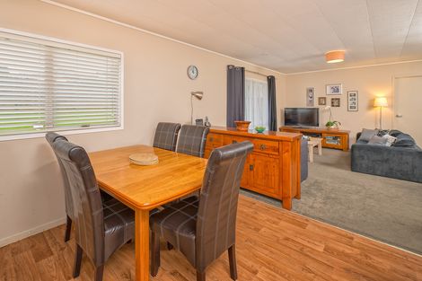 Photo of property in 52 Peverill Crescent, Papatoetoe, Auckland, 2025