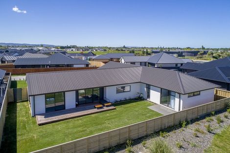 Photo of property in 32 Angus Place, Rangiora, 7400