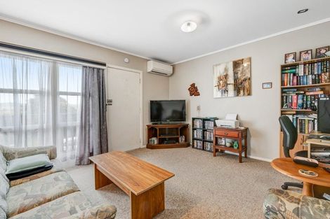 Photo of property in 2 Kaipara Crescent, Helensville, 0800