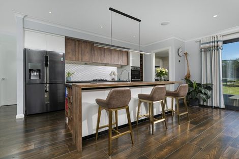 Photo of property in 7 Sir Lincoln Drive, Kumeu, 0810