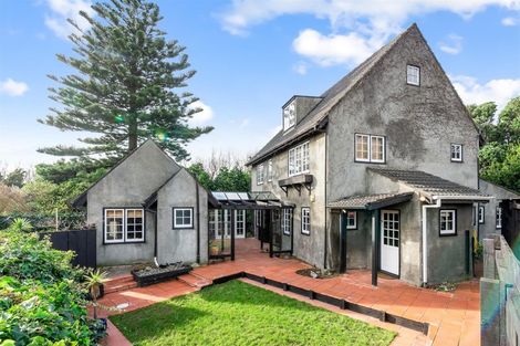 Photo of property in 1 Kohutuhutu Road, Raumati Beach, Paraparaumu, 5032