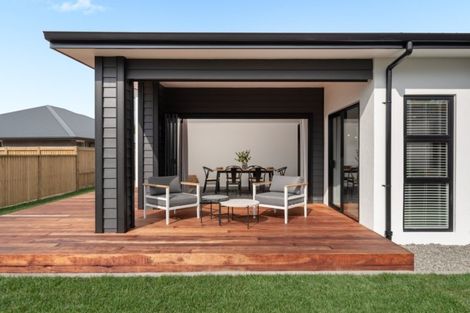 Photo of property in 5 Washingtonia Way, Omokoroa, 3114