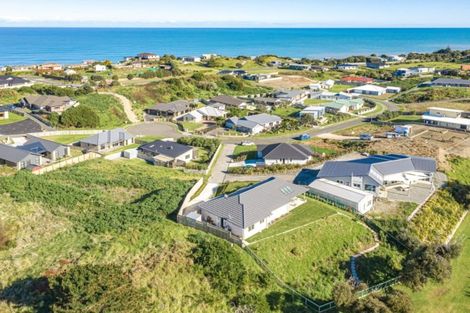 Photo of property in 37 Golf Vue Place, Castlecliff, Whanganui, 4501