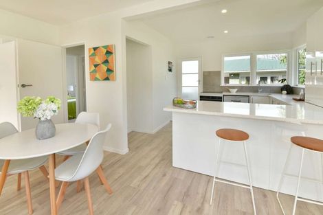 Photo of property in 2/5 Margaret Place, Milford, Auckland, 0620