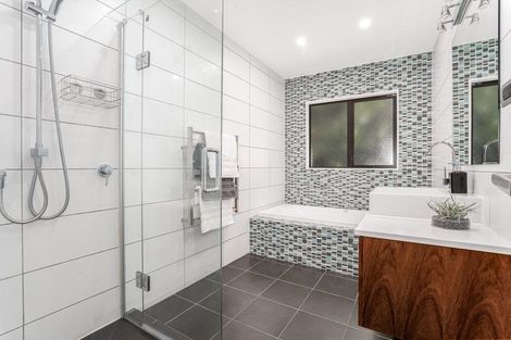 Photo of property in 37 Navigation Drive, Whitby, Porirua, 5024