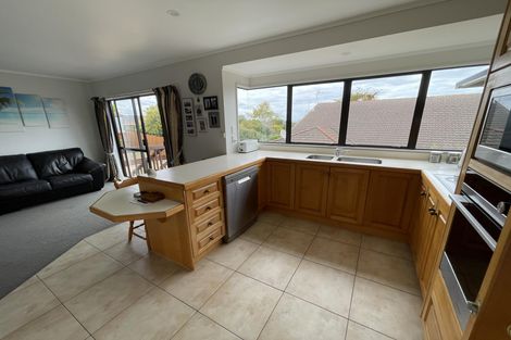 Photo of property in 70 Aberfeldy Avenue, Highland Park, Auckland, 2010