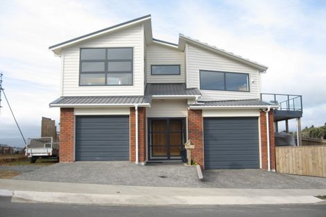 Photo of property in 73 Tamworth Crescent, Newlands, Wellington, 6037
