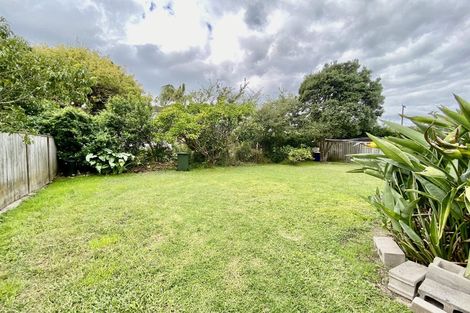 Photo of property in 15 Trinidad Road, Sunnynook, Auckland, 0620
