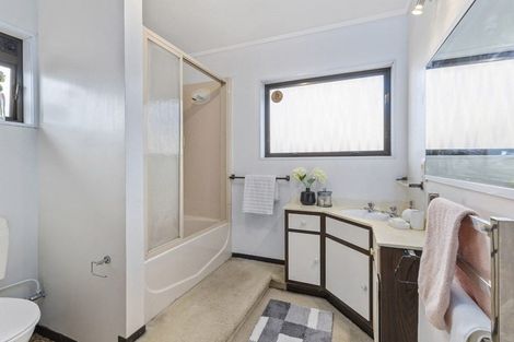 Photo of property in 1/10 Tulloch Place, Conifer Grove, Takanini, 2112