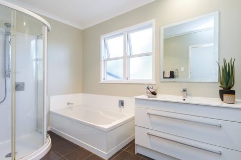 Photo of property in 77 Abraham Crescent, Milson, Palmerston North, 4414