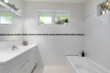 Photo of property in 12 Archers Road, Glenfield, Auckland, 0629