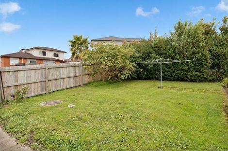 Photo of property in 1 Cron Avenue, Te Atatu South, Auckland, 0610