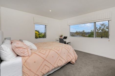Photo of property in 23 George Deane Place, Greenhithe, Auckland, 0632