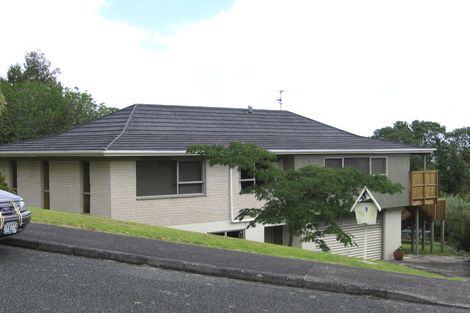 Photo of property in 1 Pluto Place, Beach Haven, Auckland, 0626