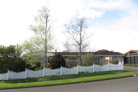 Photo of property in 9 Winstone Place, Highlands Park, New Plymouth, 4312