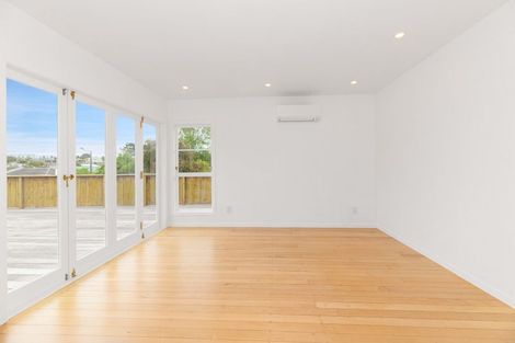 Photo of property in 5 Glenford Lane, Te Atatu Peninsula, Auckland, 0610