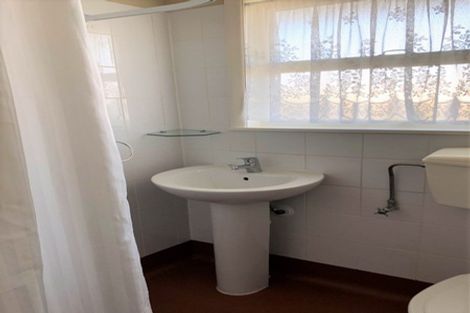 Photo of property in 6 Karaka Crescent, Levin, 5510