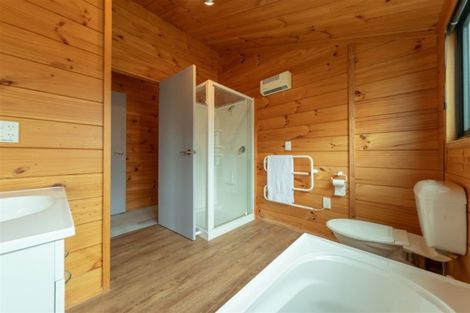 Photo of property in 27 Wisteria Grove, Maungaraki, Lower Hutt, 5010