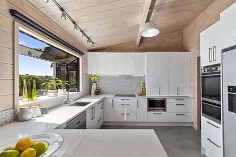 Photo of property in 32 Mcdowell Crescent, Hillcrest, Auckland, 0627