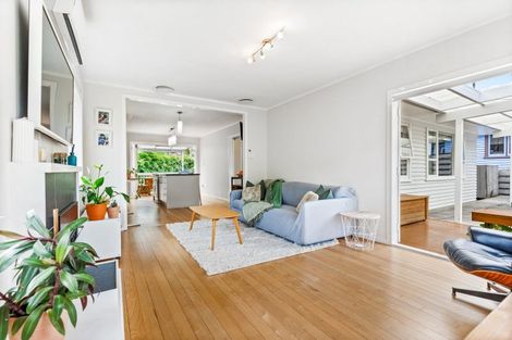 Photo of property in 2/71 Saddleback Rise, Murrays Bay, Auckland, 0630