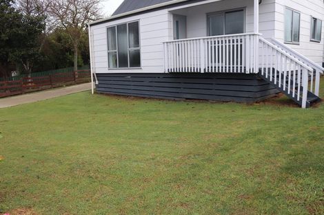 Photo of property in 7a Litchfield Place, Clarks Beach, 2122