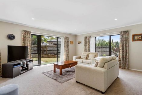 Photo of property in 90 Buscomb Avenue, Henderson, Auckland, 0610