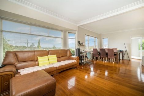 Photo of property in 1/3 Tui Glen Road, Birkenhead, Auckland, 0626