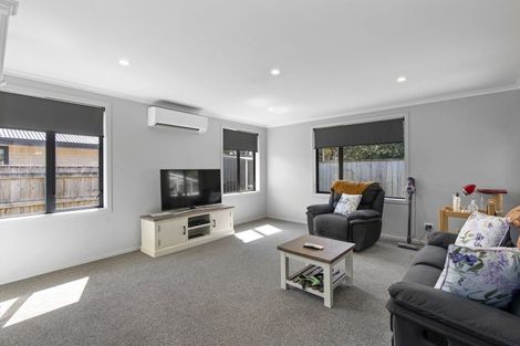 Photo of property in 5 Angus Place, Carterton, 5713