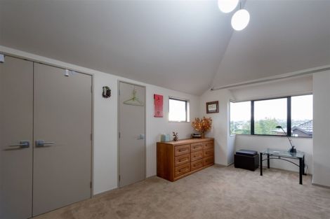 Photo of property in 1/909 Beach Road, Waiake, Auckland, 0630