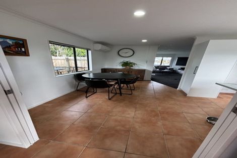 Photo of property in 16 Saxon Woods Drive, Rototuna North, Hamilton, 3210