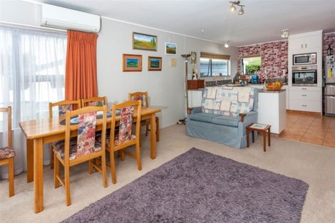 Photo of property in 124 Isabel Street, Whangamata, 3620