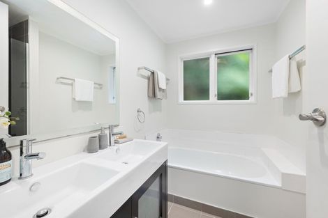 Photo of property in 47 Wood Bay Road, Titirangi, Auckland, 0604