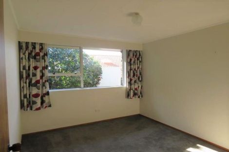 Photo of property in 70 Manu Crescent, Upper Vogeltown, New Plymouth, 4310