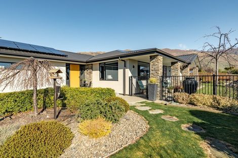 Photo of property in 2 Turnbull Crescent, Wanaka, 9305