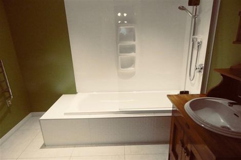 Photo of property in 16 Cutfield Road, New Plymouth, 4310