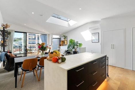 Photo of property in 1/18 Oriental Terrace, Oriental Bay, Wellington, 6011